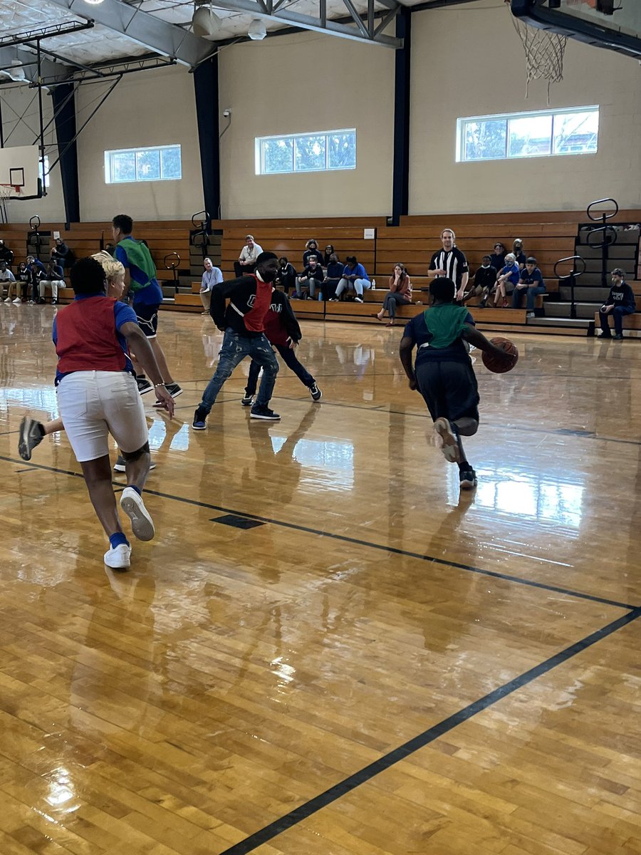 Teacherling's tweet photo. Homeroom Basketball is off to a FANTASTIC start! @CEWNorth https://t.co/i7oujLNEvn