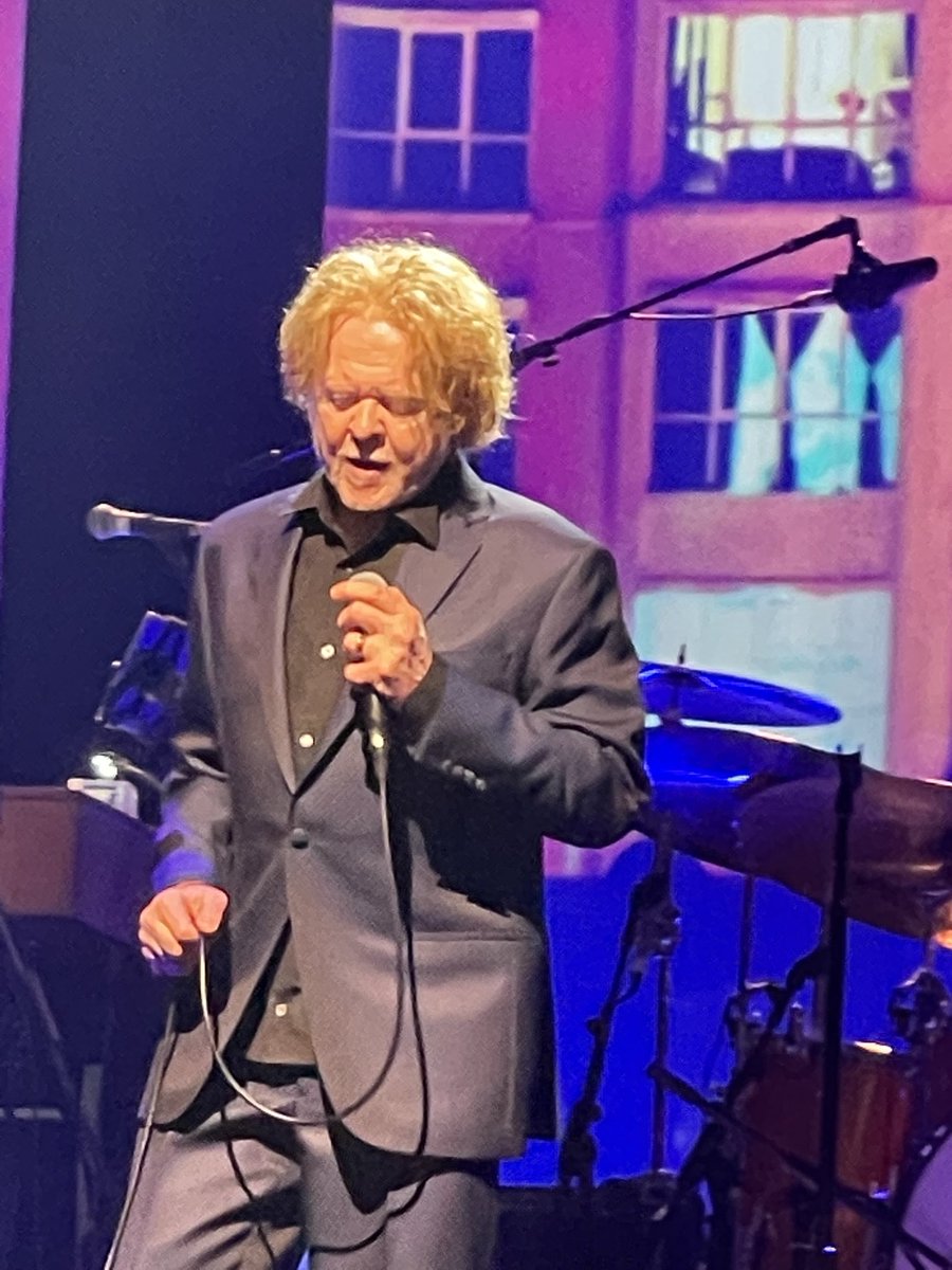 Thank you Simply Red ⁦@SimplyRedHQ⁩ for such a brilliant night at the O2 last night. You made my little sister and I so happy! It will remain the happiest time for her and I both under very sad circumstances. MH is a legend! #fightingcancer #lovelife