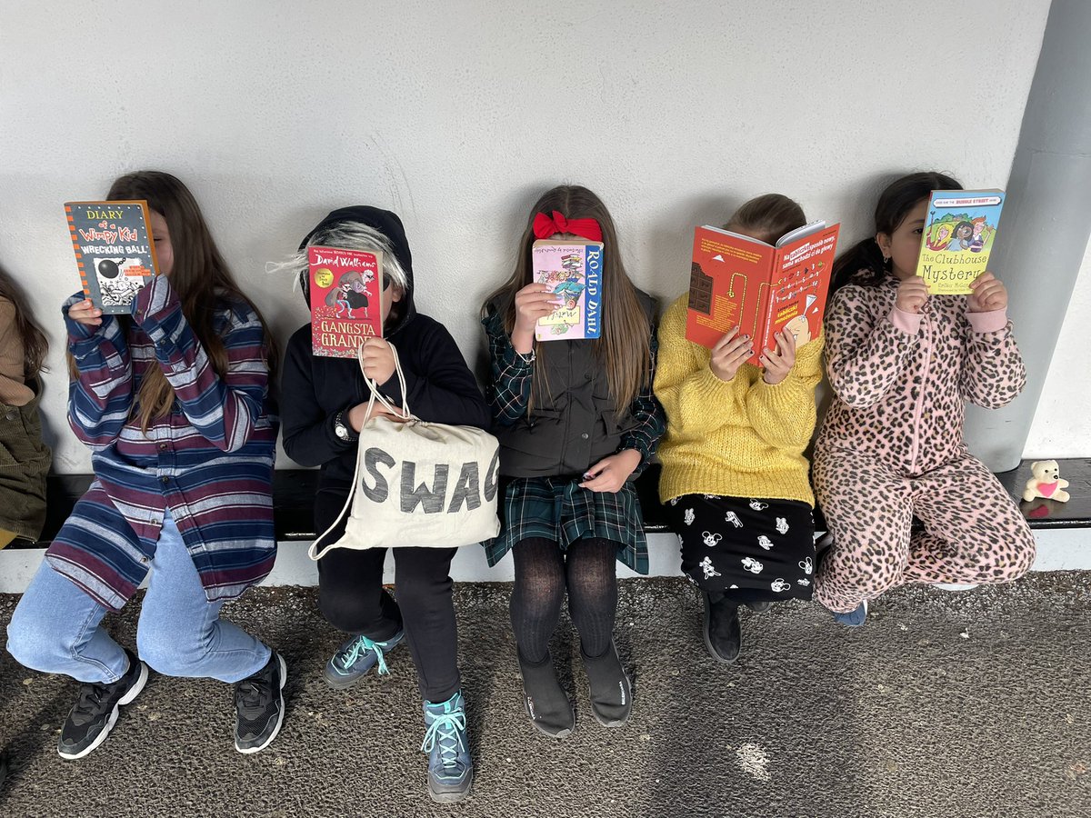 MsCoyles's tweet photo. Pancakes and books. It’s been a good week at @stmarysfairview 📚 🥞 🍫 https://t.co/91jQFYf6gi