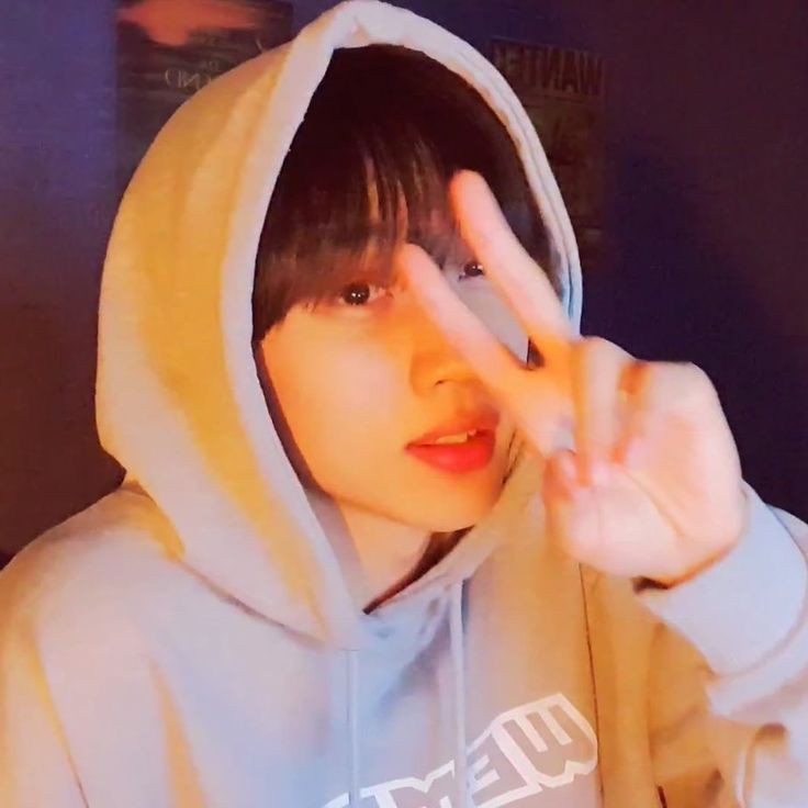 sunwoo in sweatshirt is literally everything