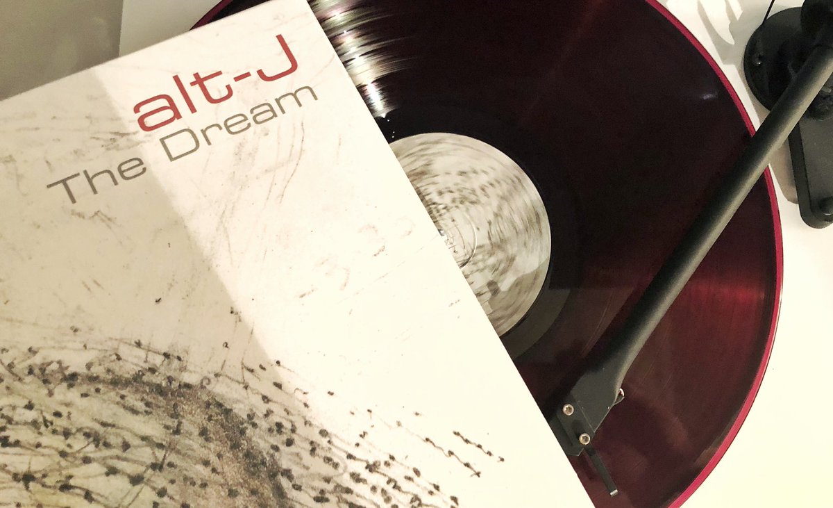 TDittkuhn's tweet photo. Das Wochenende mit neuem #Vinyl von @alt_J einläuten und mich mal für einige Zeit von der ganzen Sch… die da draußen so passiert ablenken!
Absolut Fav: The „Brrrrrr“-Moment on „Hard Drive Gold“!
#NowSpinning #HotRotation https://t.co/DQvkN1v24k