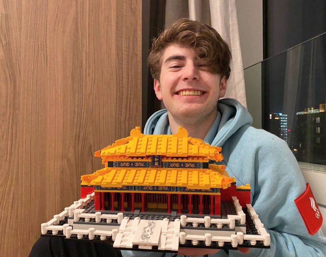 dzepkas's tweet photo. “moris kvitelashvili and i always talked to kamila… we sat together and played lego with her to distract her and refocus her mind” https://t.co/suf3UuPl8T