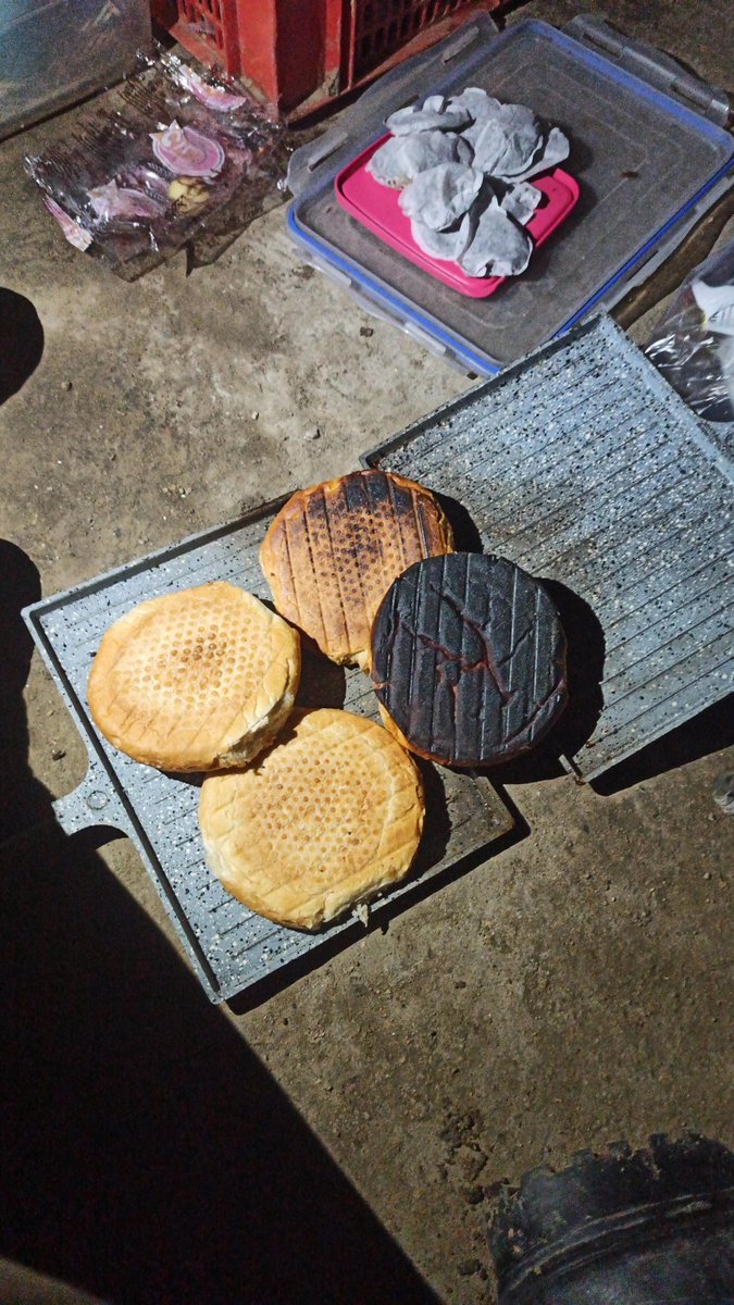 simsimyusuf's tweet image. Bu gece de devrelerimi düşünüp sade tost yaptım hemde ekstra çıtırrr