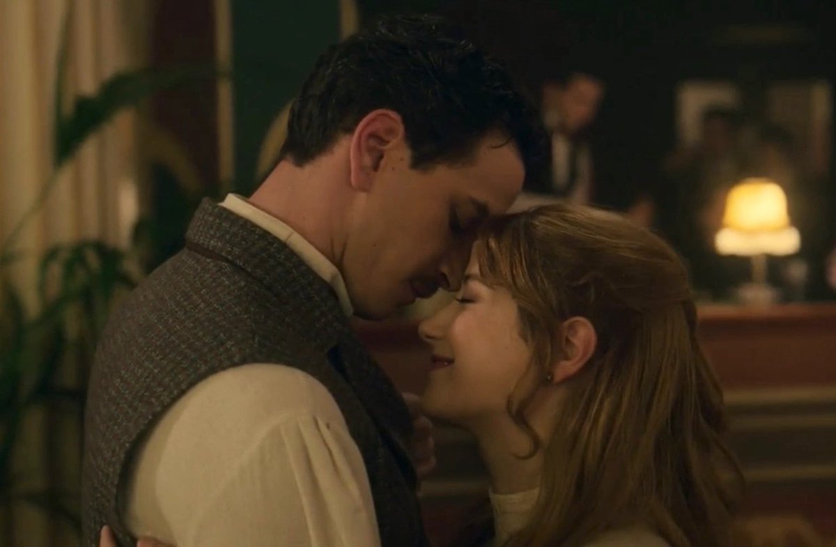 Antibiyotik bulmak için geçmişe giden Esra; 

#perapalastageceyarısı