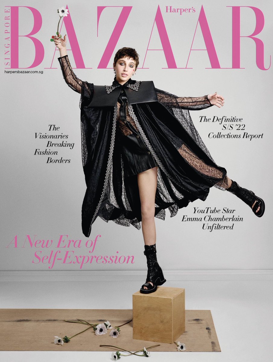 THE SHORT HAIR. THIS IS INSANE. SHE LOOKS SO GOOD.