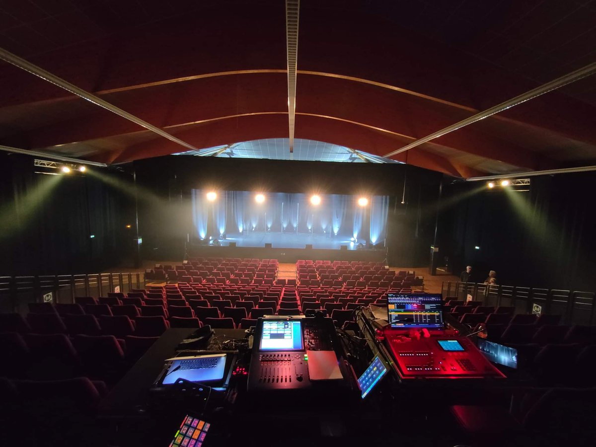 Ça y est on y arrive...🤩
@ElieSemounn #Aubevoye #LeValdHazey ce soir on vous attend nombreux !!! Tout est prêt 😉 à toute de suite ...