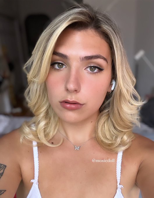 TW Pornstars Moxie Doll 💕. The most liked pictures and videos from