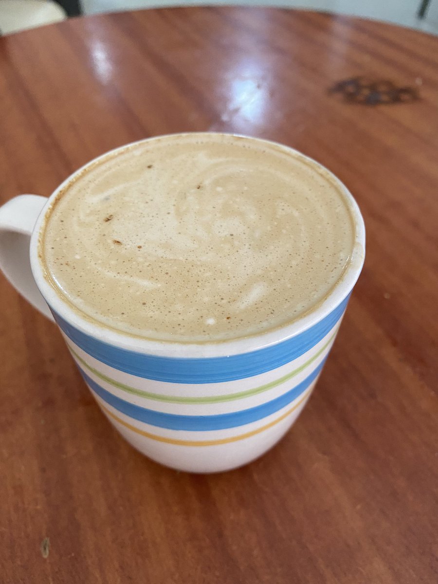 CarolinaSant06's tweet photo. Uno de mis placeres postguardia es llegar a mi casa y antes de dormir tomarme un delicioso capuccino #colcafe 🥰🥰 https://t.co/eAniXSHgmX