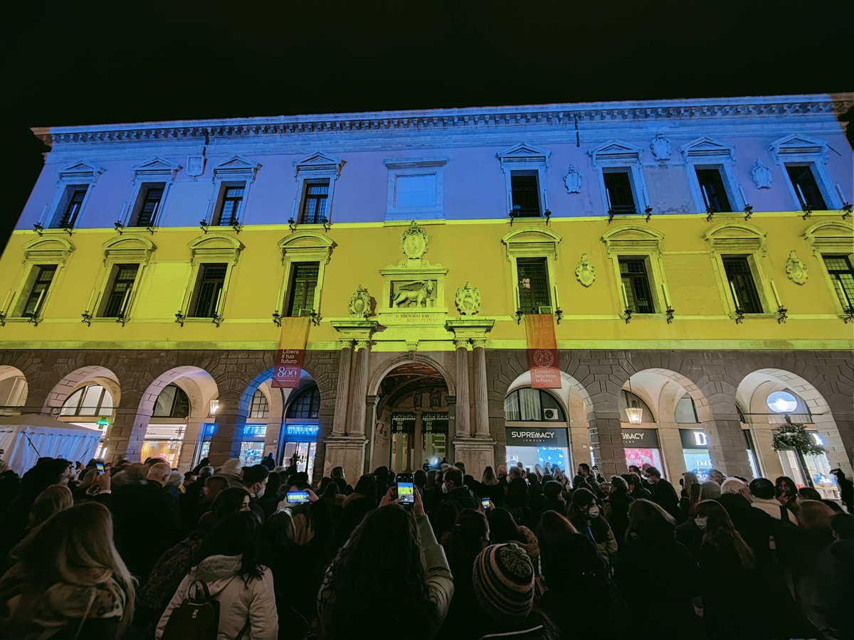 Palazzo del Bo'. Stasera. @UniPadova esprime la propria solidarieta' al popolo ucraino.