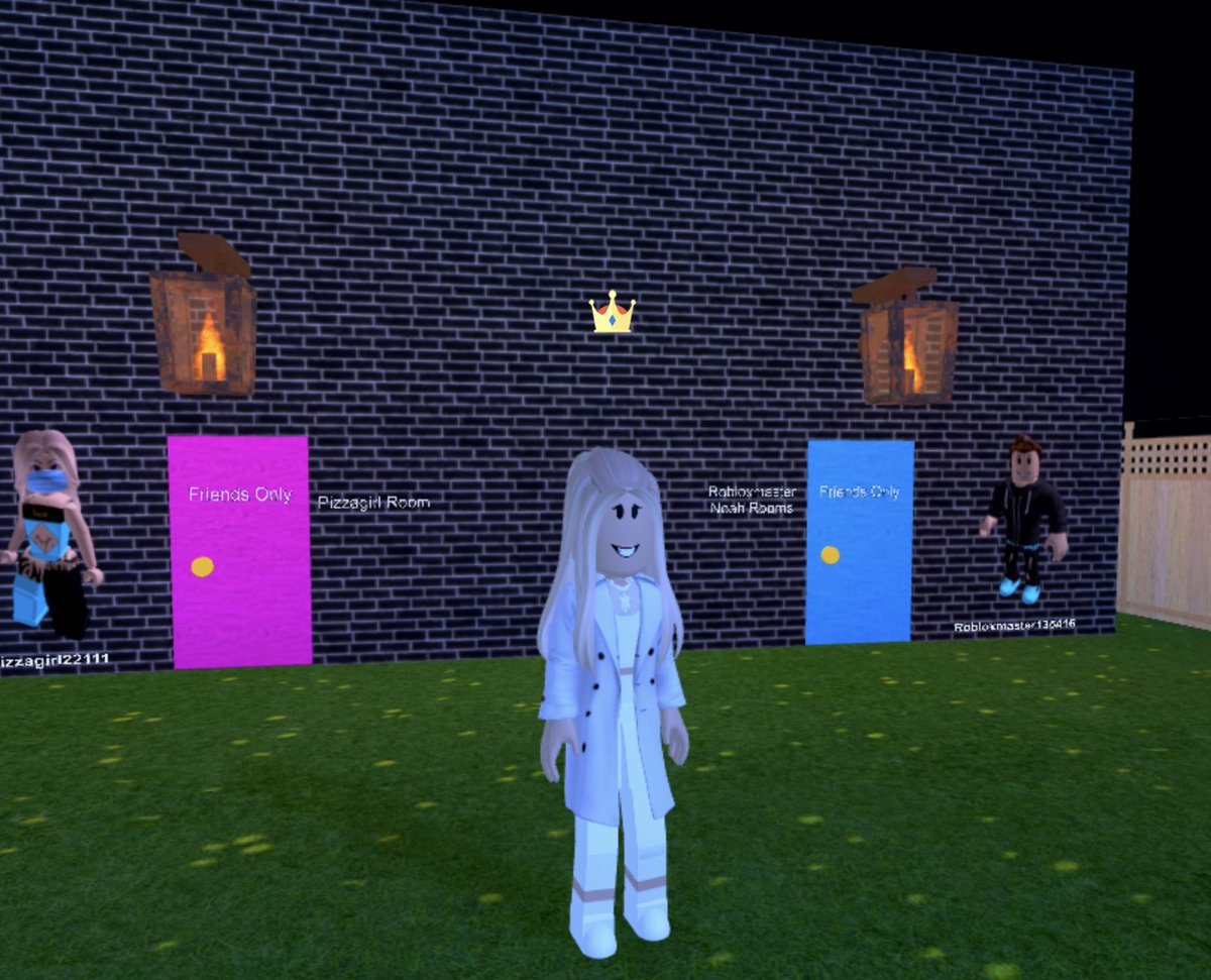 jayde_roblox's tweet photo. I made the room of backyard join me pizza place @AmtrakRails  come my house in backyard and check the out! #Roblox https://t.co/q2YMDSlWlC