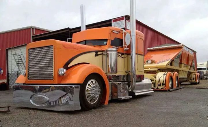 5thwheelhub's tweet photo. Check out this custom rig! #truckdriver #cdldriver #trucking #cdldrivers #truckinglife #truckerlife #truckerlifestyle #cdlcommunity #freight #Essentialworkers #keeptrucking #truckinglife #logistics #truckingdepot #instatrucking #keeptrucking #truckporn #truckergirl https://t.co/NU6FN8yKdf
