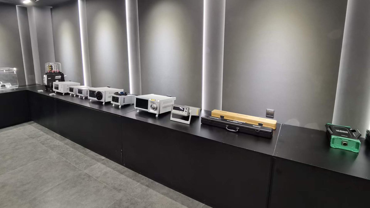 zoglab_ca's tweet photo. Our newest showroom for all kinds of #weather station and #meteorological #calibration device. https://t.co/72bF3Iq1T0