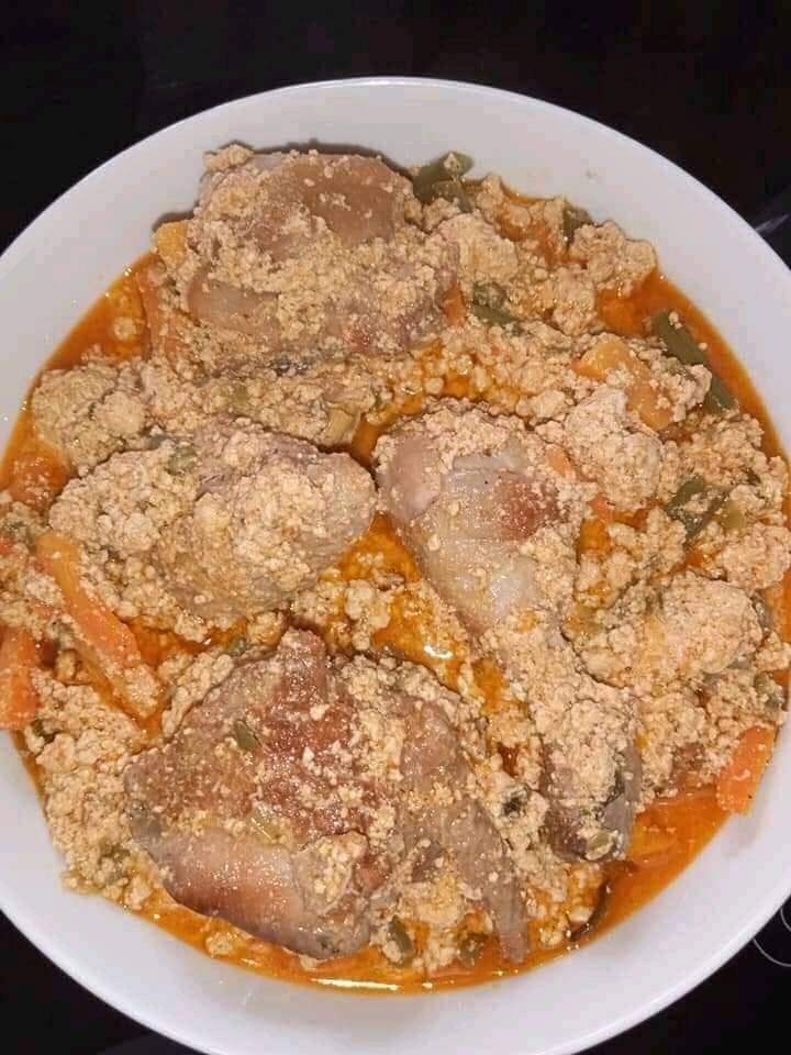 Elyseeilunga9's tweet photo. Ça  sert à rien d'avoir  l'argent 💰���� si  tu n'as pas  de  femme avec qui le dépenser. C'est  femme qui  donne  goût à l'argent. #Eweeeee 😝 😂 😝 https://t.co/ONauOre7vJ