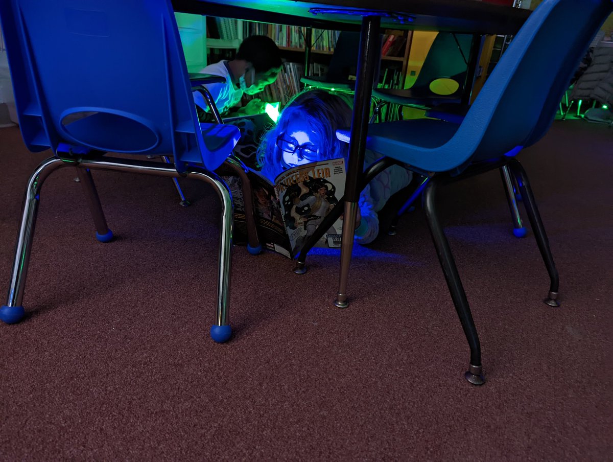 RESKinder1's tweet photo. Kindergarten celebrated Read Across America Week with flashlight reading! #ReadAcrossAmericaWeek #RESLearnLeadSucceed #RockysDen https://t.co/1oHAjgeLZn