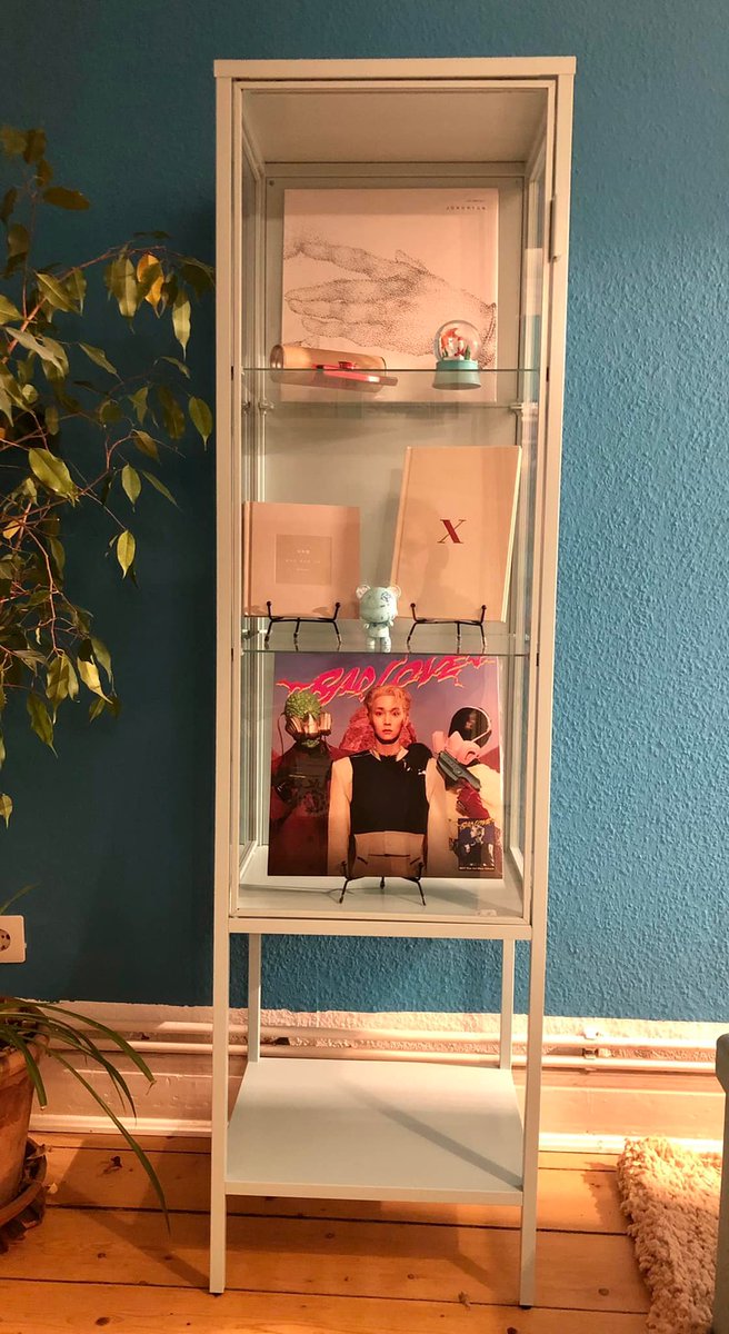 TheNenya's tweet photo. a new addition to the collection came in today β€οΈ
2 to go....
#SHRINee #Shawolthings #SHINee @SHINee https://t.co/8ISGHZp4KM