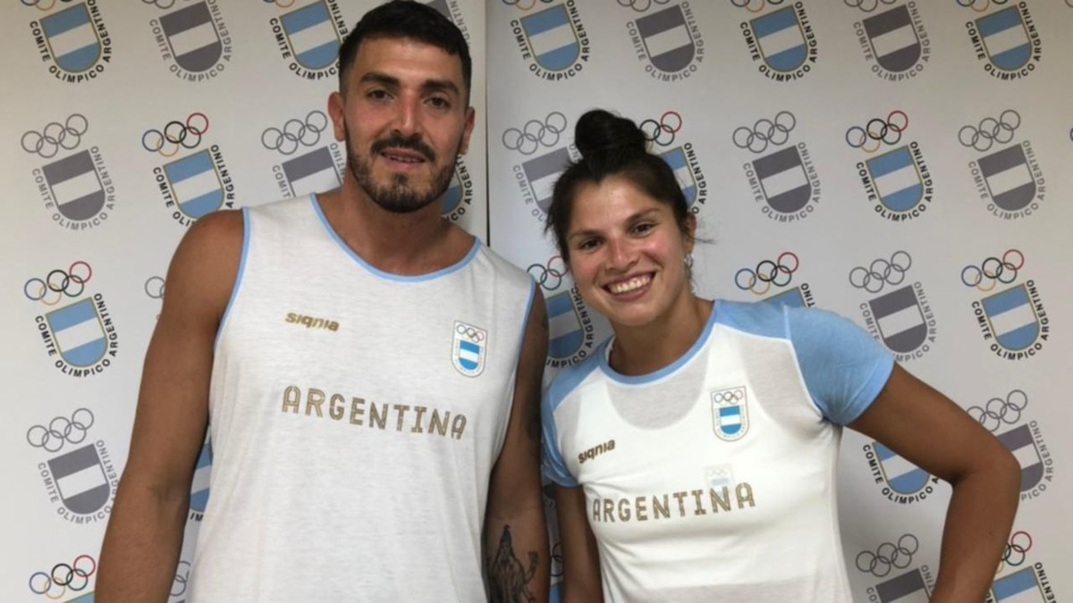 <a href="/VarskySports/">Varsky Sports</a> 🏐 Te agrego a <a href="/ferpereyra02/">Fernanda Pereyra</a> y @fedpereyra12 olímpicos en Tokio 2020. Federico en la selección de vóley que ganó el bronce y Fernanda en Beach Volley en la dupla que formó con <a href="/anagallay/">Ana Gallay</a>
