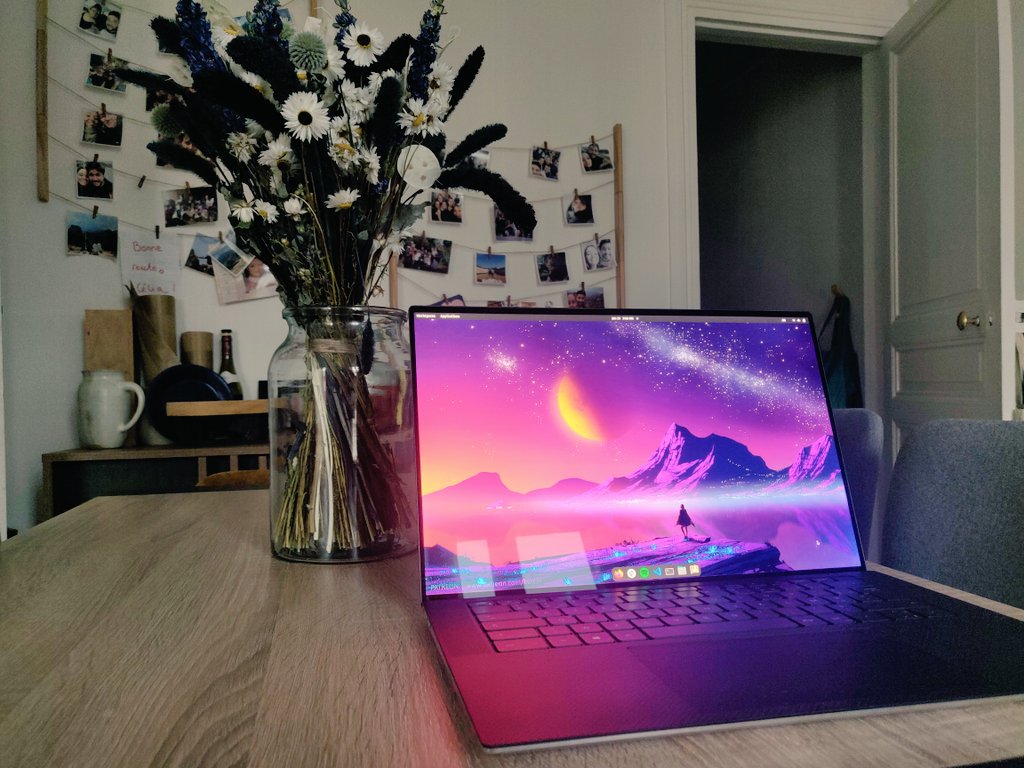 pop_os_official's tweet photo. Unwinding after the work week with colors that really Pop!
📸 @tajinepruneau
#popso #foss #linux #flowers #laptop https://t.co/9PlNvotwDP