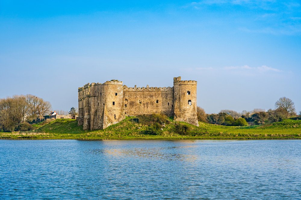 What is your favourite Pembrokeshire Castle? There are few better than the one in Carew if you're looking for somewhere new to explore this springtime! 😁🏴󠁧󠁢󠁷󠁬󠁳󠁿