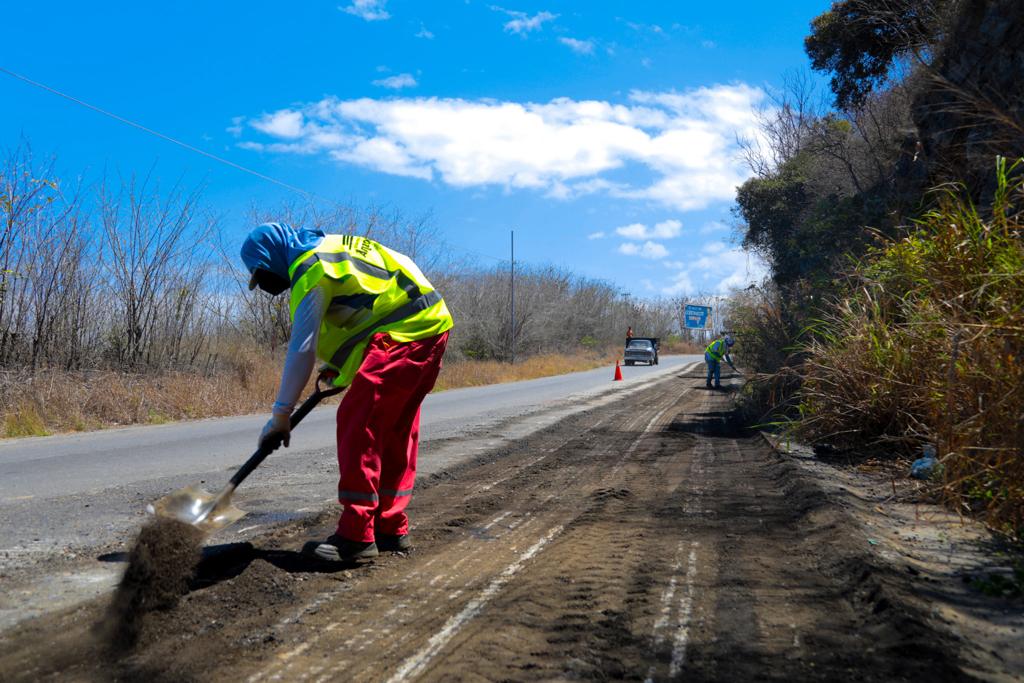 anzoateguigob's tweet photo. #04Mar|| 3 mil toneladas de asfalto serán vaciadas en el eje vial que conecta el municipio #Guanta con el estado #Sucre a través del Plan de Rehabilitación Vial que impulsa el gobernador de #Anzoátegui @luismarcanos @NicolasMaduro https://t.co/mHjiA3IB0O