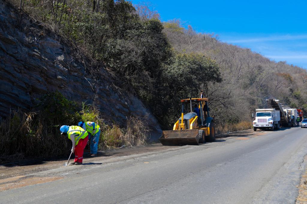 anzoateguigob's tweet photo. #04Mar|| 3 mil toneladas de asfalto serán vaciadas en el eje vial que conecta el municipio #Guanta con el estado #Sucre a través del Plan de Rehabilitación Vial que impulsa el gobernador de #Anzoátegui @luismarcanos @NicolasMaduro https://t.co/mHjiA3IB0O