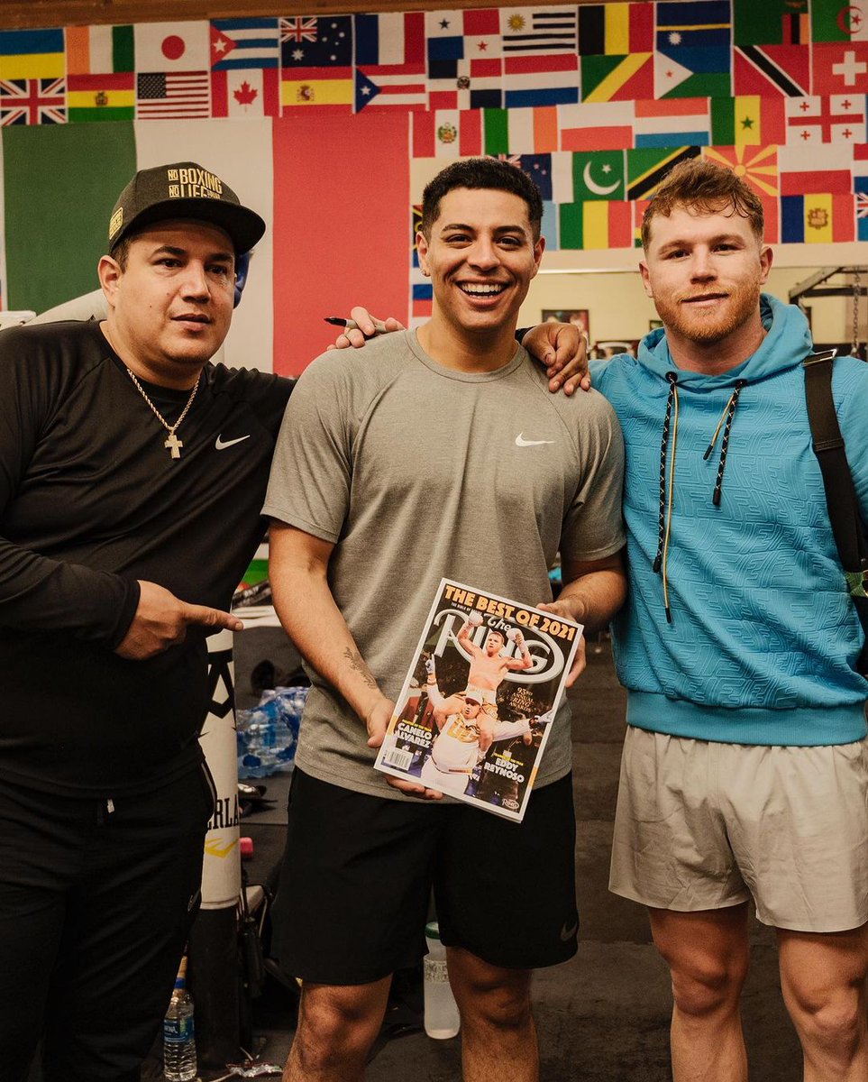 DenisseComadre's tweet photo. #EduinCaz, vocalista de #GrupoFirme entrena junto a Saúl el #CaneloÁlvarez 🔥👊🥊 https://t.co/hNlRXighBv