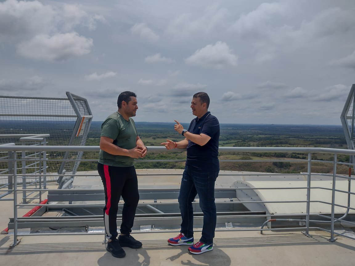 Continuar con el trabajo que se viene desarrollando y fortalecer la labor de las CAR's en cada territorio.
Pte saliente de la Junta Dir de <a href="/ASOCARS/">ASOCARS</a> Marco Antonio Suárez Dir de <a href="/CvcAmbiental/">CVC</a> hace empalme con el nuevo Pte de la Junta directiva de, <a href="/Alexcevith/">Alexcevith Acosta</a> Acosta, Dir de la CAS.