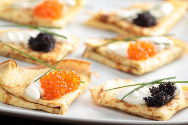 ViviaChen's tweet photo. You can't have your #blini and eat it too. That's the lesson from the NortonRose fiasco. #UkraineRussianWar #sanctions My latest:  https://t.co/MpyvCGWwdg https://t.co/sweFtafngj