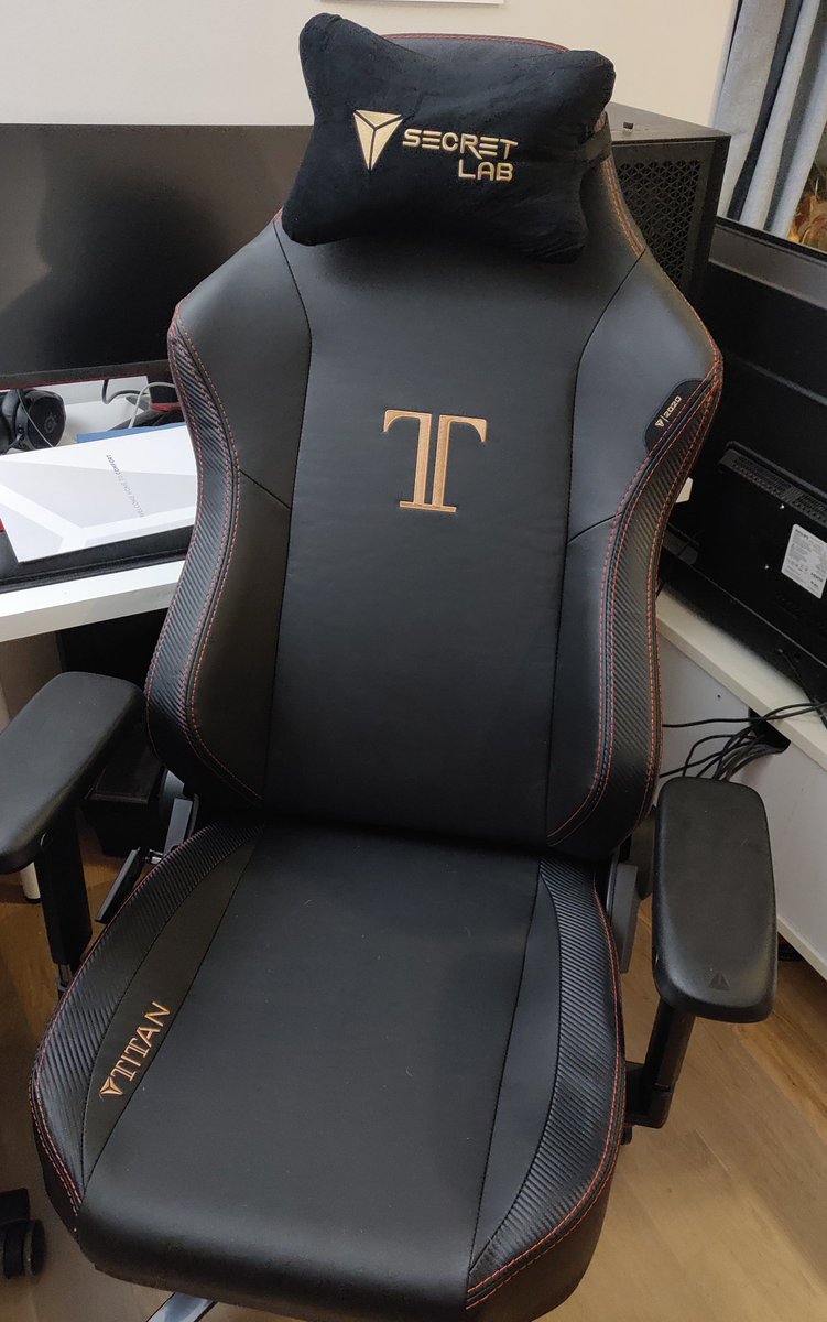 NNomoz's tweet photo. I needed it for my back #Secretlab #secretlab @secretlabchairs https://t.co/dZS13Qoc7I