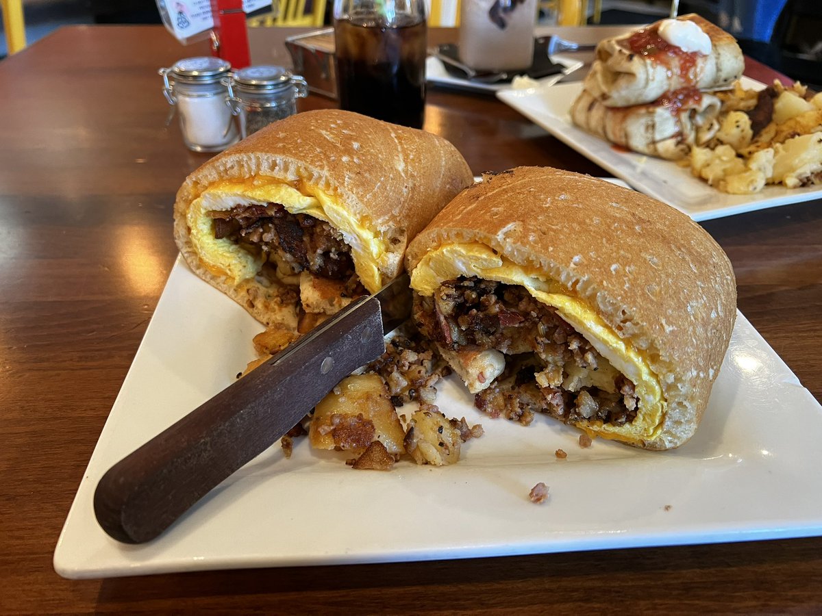 Chibeto's tweet photo. My snack de Brunch…..a ver si me lleno…. Provecho gente!
@RnSDiner https://t.co/AafmSHlxgp