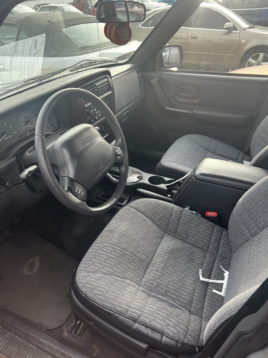 xaycob's tweet image. Girlfriend just picked up the cleanest xj 🤌🏼