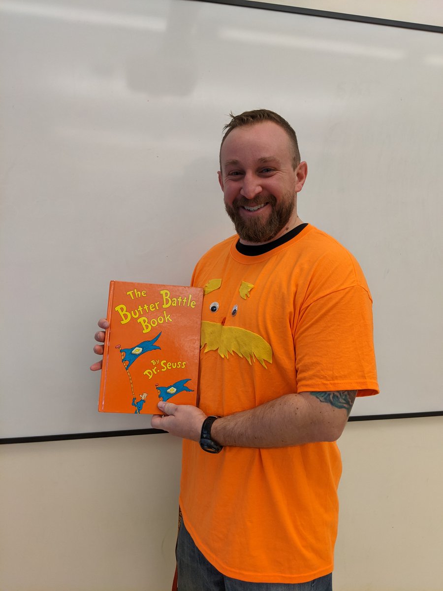 EBPS_District's tweet photo. 📚Read Across America Week!📚📚 #EBReads #ItsGreatToBeAViking #ReadAcrossAmericaWeek https://t.co/dfZSZIovbr