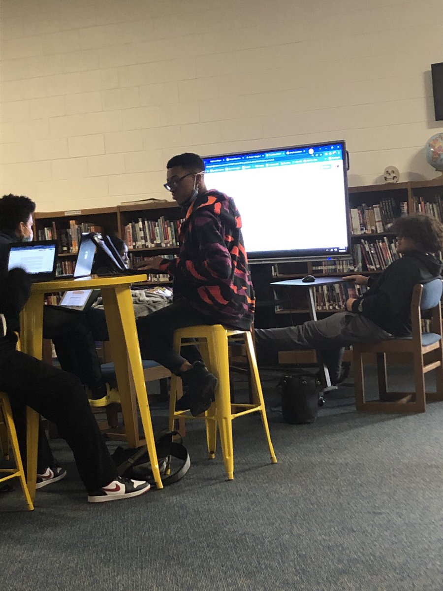 MsConradELHS's tweet photo. I’m so proud of this group of students they collaborated throughout the period. They had great conversations and helped each other with every step of their assignment. One Google doc on the touchscreen with one person controlling the mouse, another, the keyboard. @ELHS_HCS https://t.co/tNJC8wT5US