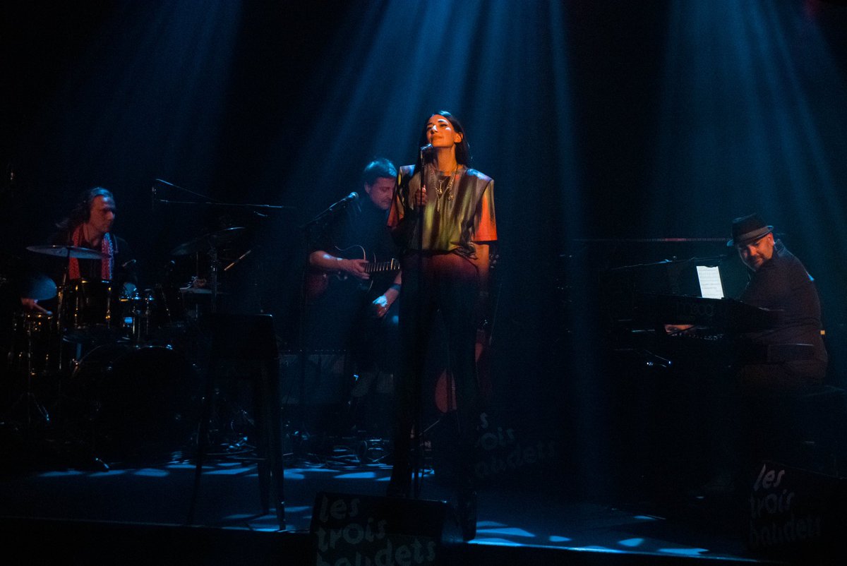 Piano, Oud ,batterie, guitares ont résonné très fort ✨ @lestroisbaudets avant hier… merci💛

Best team ! 
Laurian Daire
Hussam Aliwat
Thomas Ostrowiecki 
Ludovic Bruni 

et mention spéciale à <a href="/ThomasMonica/">Thomas Monica</a> pour ce dernier morceau avec toi 🕺✨

🎥 Celestin Soum