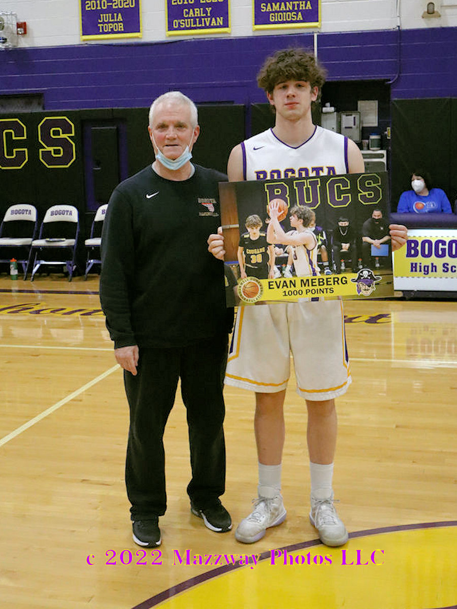 bogotablognj's tweet photo. Story about Evan Meberg being named North Jersey Athlete of the week can be seen at https://t.co/qY9w9pABnH
Support Bogota Blog NJ's coverage of Local stories & sports contribute at https://t.co/nK35iDhRnP
-Photos are available at https://t.co/KINtDmI62l
#bogotablognj
#BucsPride https://t.co/AXsQOVXY9c