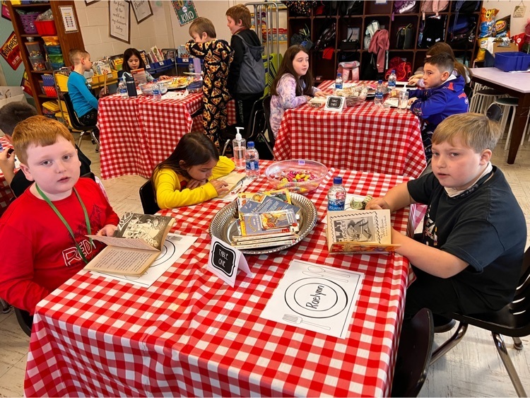 castle_wr's tweet photo. Mrs. Burchett’s 2nd graders ended Read Across America Week with a Book Tasting of various chapter books. https://t.co/2eFDBw6xLP
