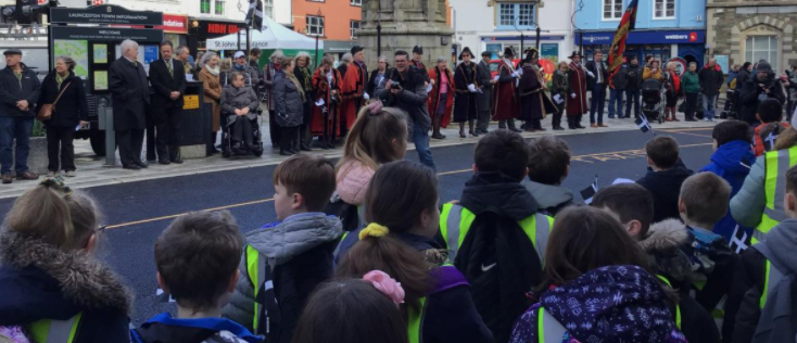 ADMAT_SSCA's tweet photo. Year 5 proudly represented St Stephens @ Launceston St Piran's Day march. All were in good voice for the songs (Trelawny our favourite) and really enjoyed the traditional dancing. It was great to come together as a community to celebrate our local history and traditions #cornwall https://t.co/c2mvWuWp3i