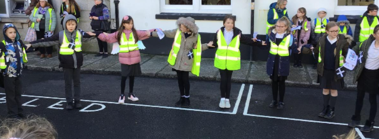 ADMAT_SSCA's tweet photo. Year 5 proudly represented St Stephens @ Launceston St Piran's Day march. All were in good voice for the songs (Trelawny our favourite) and really enjoyed the traditional dancing. It was great to come together as a community to celebrate our local history and traditions #cornwall https://t.co/c2mvWuWp3i