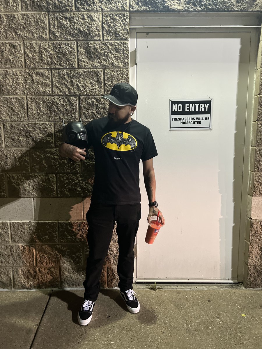 DEADENDSVIVIVI's tweet photo. The Batman… https://t.co/Jx9g57Nzc0