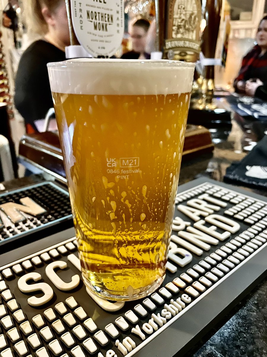 beer_int_cellar's tweet photo. Ah the wonderfully smooth @BankTopBrewery #DraymansDraught at @MagnetFreehouse https://t.co/dtQIdoikjY