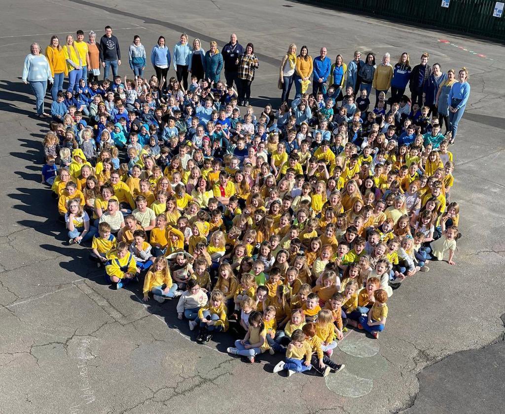 fjmaclennan's tweet photo. These Schoolchildren know right from wrong. Some world leaders could learn something #VladimirPutin #WeStandWithUkraine #Ukraine https://t.co/9rZ89CCEip
