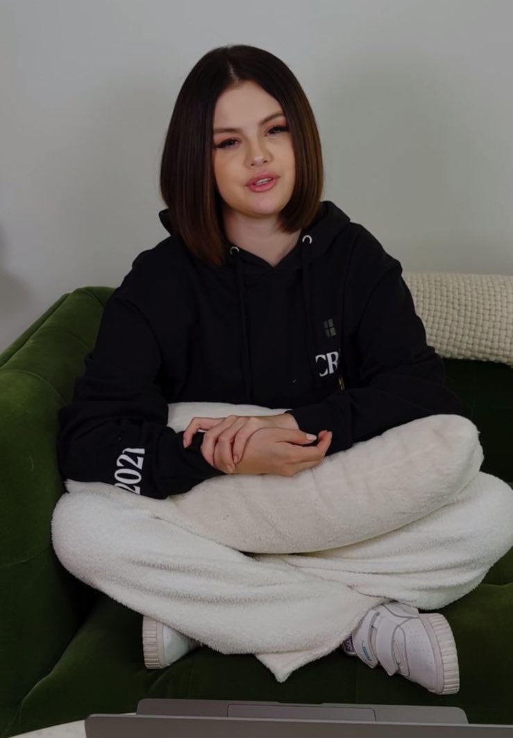VoteStatsSel's tweet photo. I vote Selena Gomez for #ArtistaFavoritaFemenina at the #LatinAMAs https://t.co/ExckmLBHaj