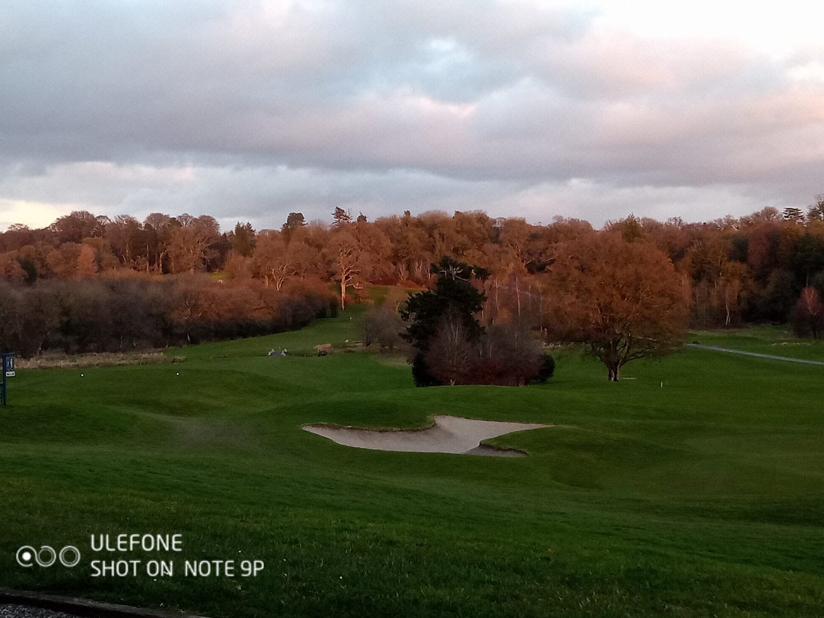 Beautiful day at Rathsallagh today 🙂 Our greenkeepers working hard for the season ahead 🏌‍♀️🏌‍♂️⛳ Green fees available this weekend 😊 Contact us at 045 403316 or rathsallaghcountryclub.com