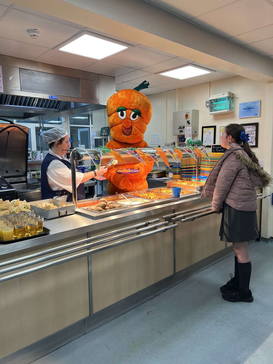 HollyJayC's tweet photo. @VegPowerUK Carrots well and truly defeated!!👊🏻Carrot cake, carrot juice, cheesy carrot hearts, carrot bread, carrot sticks &amp; dip, oaty carrot biscuits, carrot crisps, carrot jelly &amp; that’s along side lots of carrot  in the main meals! Great week! @Tildachef #EatThemToDefeatThem https://t.co/ZAScfItBLQ