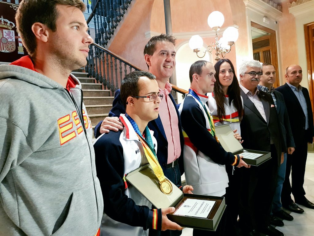 dipualba's tweet photo. Y #felicidades a l@s protagonistas más ligados a la provincia de #Albacete que serán premiad@s por el @gobjccm: El ex presidente de @fecamclm, #EloyMolina; los nadadores campeonísimos 🏊🏻♂️🏊 #EloyMolina y #LuisSerrano; @RadioMarcaAB 🗣📻 y @SomosGlobalcaja, por su apoyo deportivo‼️ https://t.co/1S5rK8UPS7