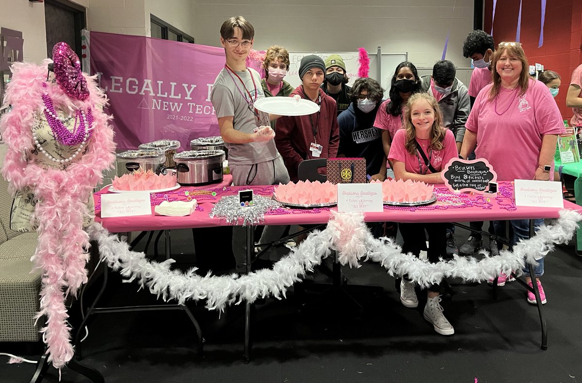 DanaeBoyd's tweet image. #snackerchallenge2022 Legally Boyd has had a great day selling our all beef meatballs, “Bend and Snap Bites” at Bruiser’s Boutique @NewTechCoppell @abbyt_nthc Abby and Kathryn NTC Queens!!