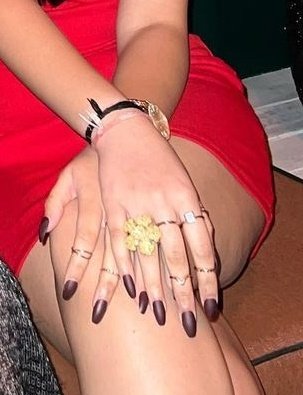 shivswink's tweet photo. HER NAILS GUYS HER NAILS 
HER HANDS 🛐 https://t.co/3N9L4Noepv