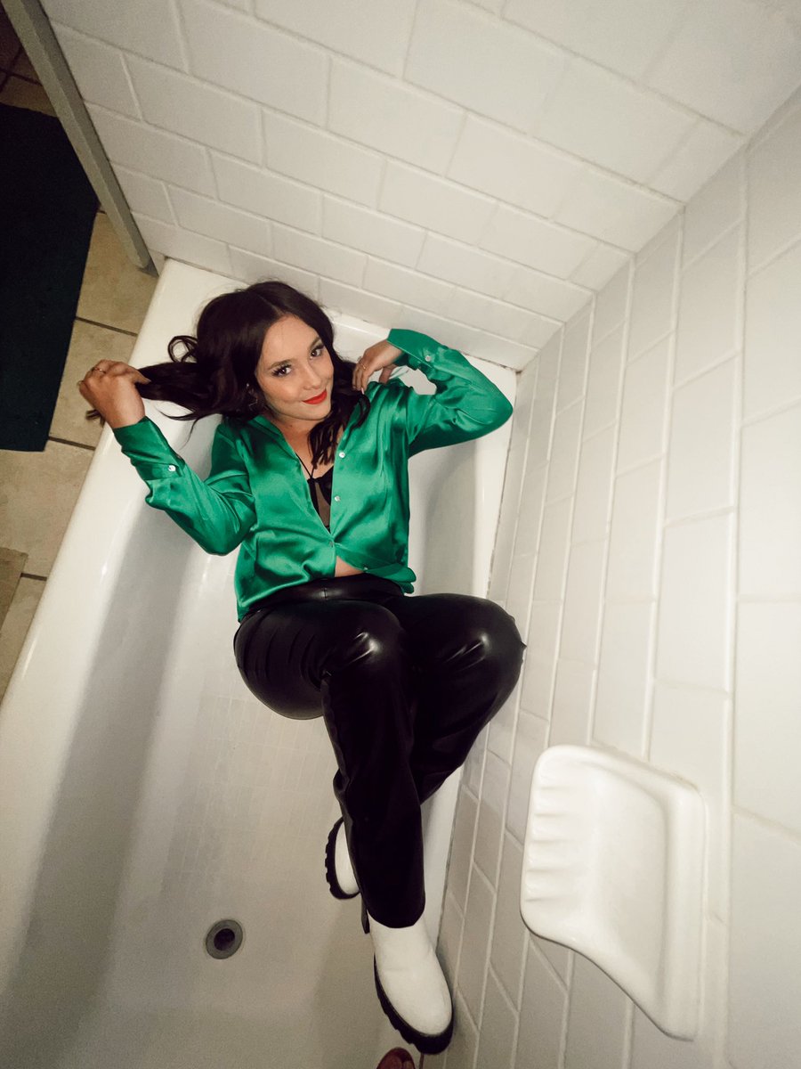 you can find me taking pics in the bathtub from now on ✨