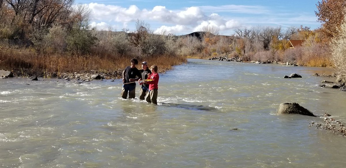 RiverWatchCO's tweet photo. Students from North Fork High School sampling on the Gunnison River! Looks like a beautiful site and a fun group. Happy Friday! https://t.co/hmHGbwfrrX