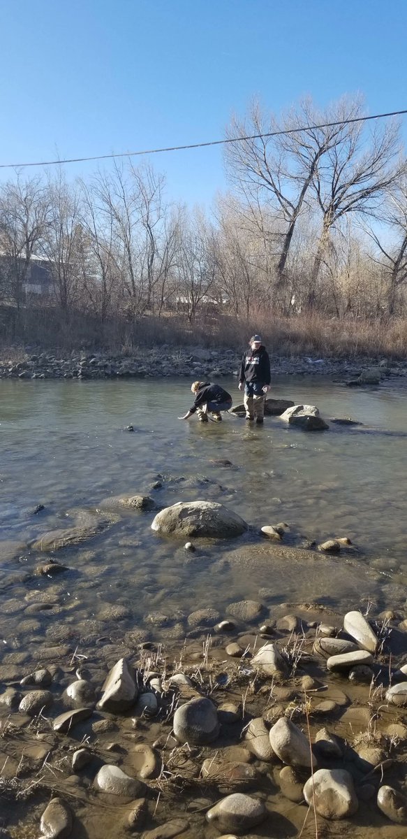 RiverWatchCO's tweet photo. Students from North Fork High School sampling on the Gunnison River! Looks like a beautiful site and a fun group. Happy Friday! https://t.co/hmHGbwfrrX