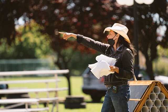 On Set Directing RESCUED BY RUBY for NETFLIX, Out March 17th! 
#femalefilmmakerfriday  #fbf
#womendirect #SundanceAlumni 
#DirectHer @ava 😎